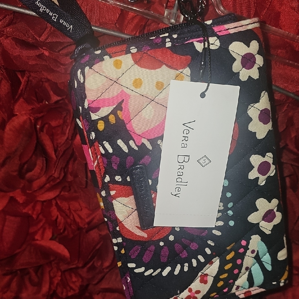 Vera Bradley NWT Quilted Floral Pattern 3 In 1 Crossbody Bag in Navy and Pink